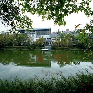 Resort Emerald Hills Club